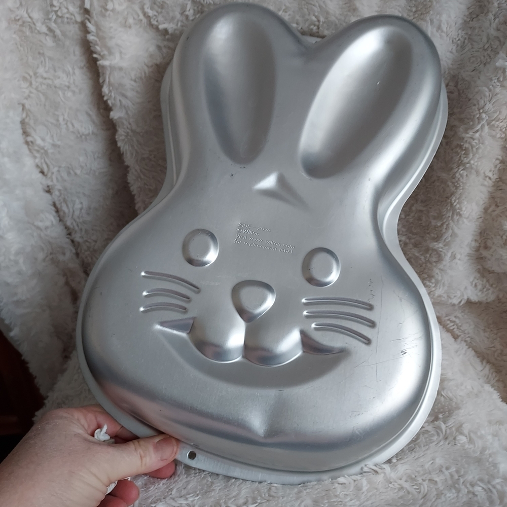 Wilton Fun Easter Bunny Face Metallic Cake Pan Holiday #2105-2084